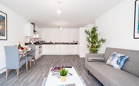 Luxury Apartment - Twin Beds - Selly Oak - Off-Street Parking - Free Netflix & Wifi - Top Rated 9Cc